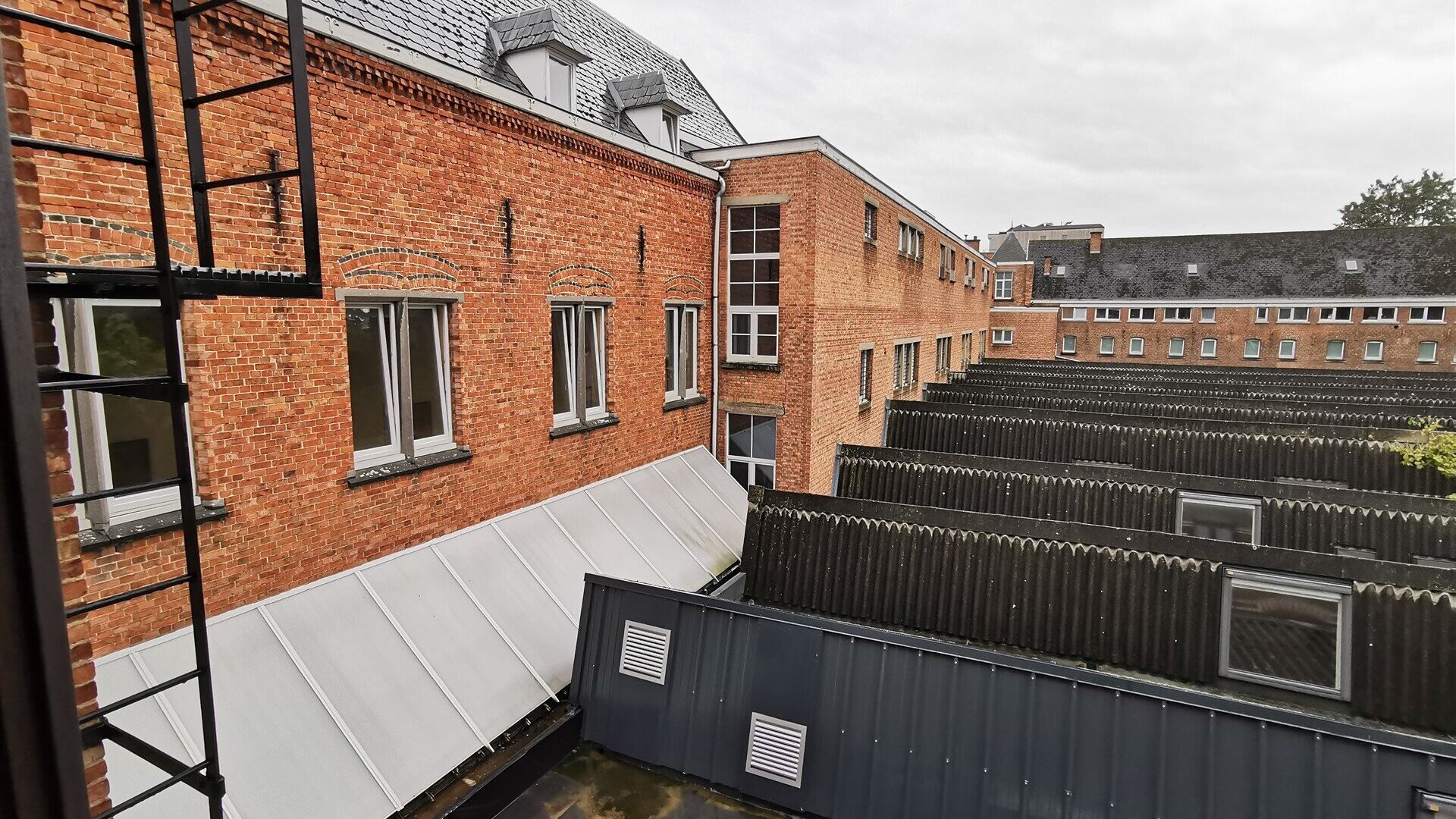 Bureelgebouw te koop in LEUVEN