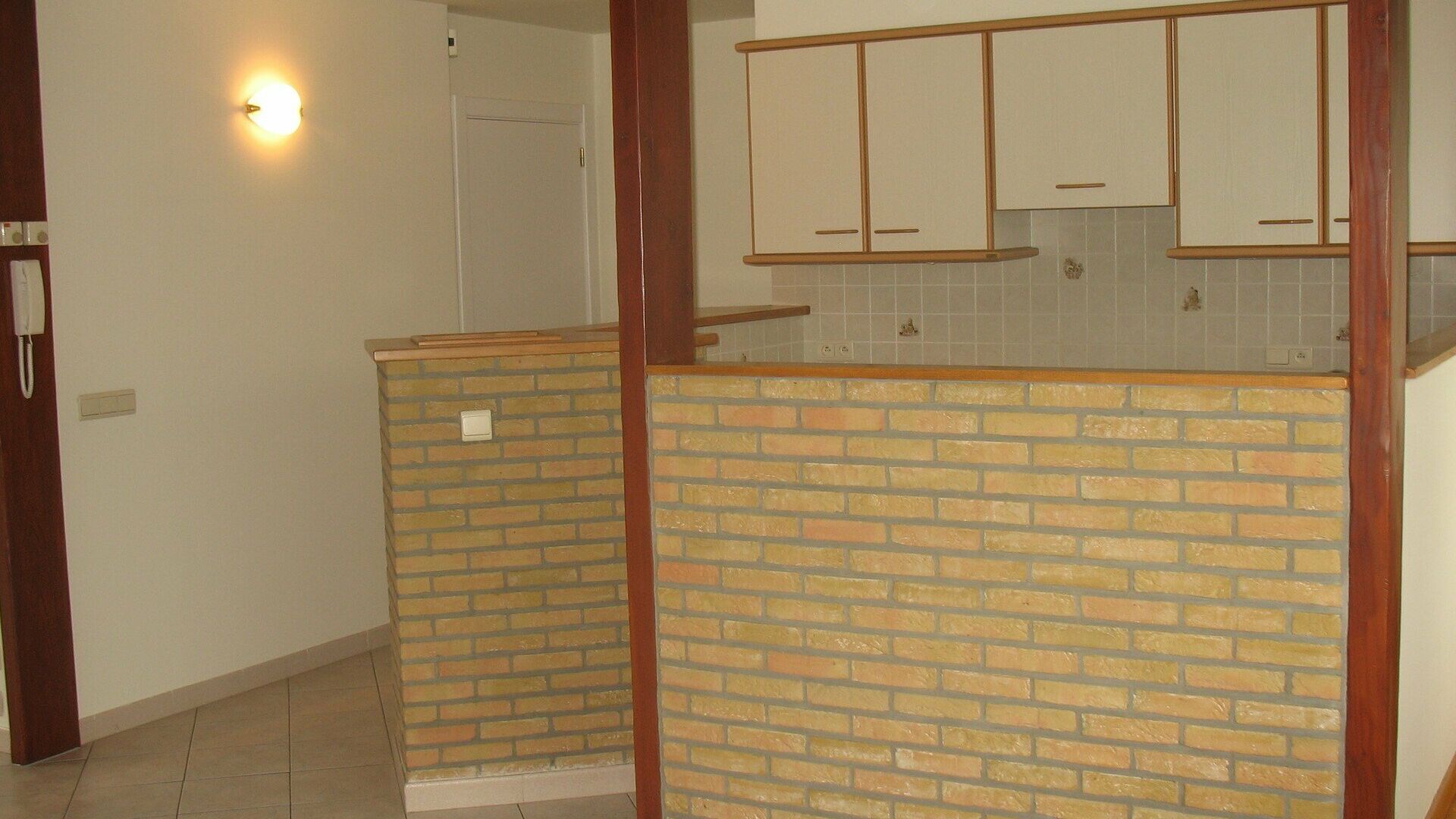 Call floor for rent in EVERBERG