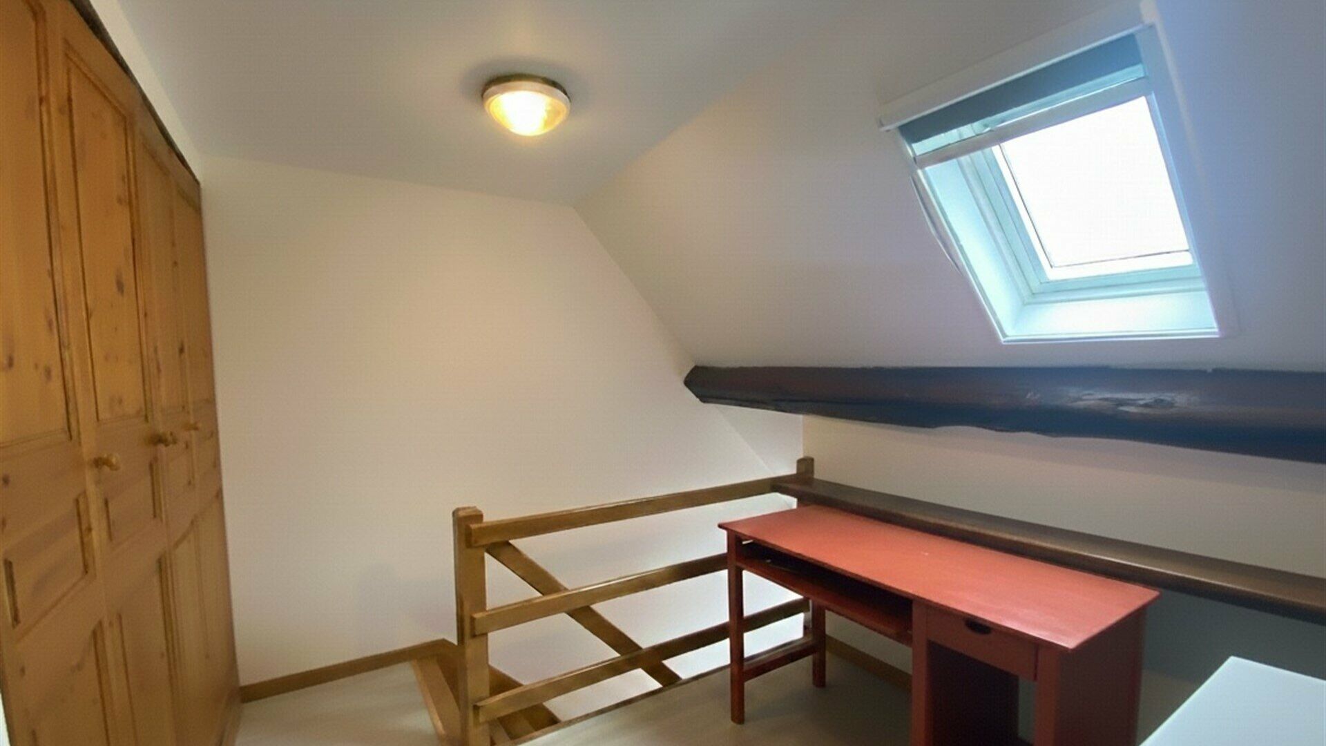 Call floor for rent in EVERBERG