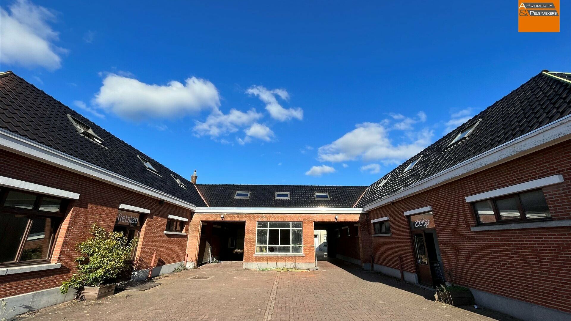 Commercial building for rent in KESSEL-LO