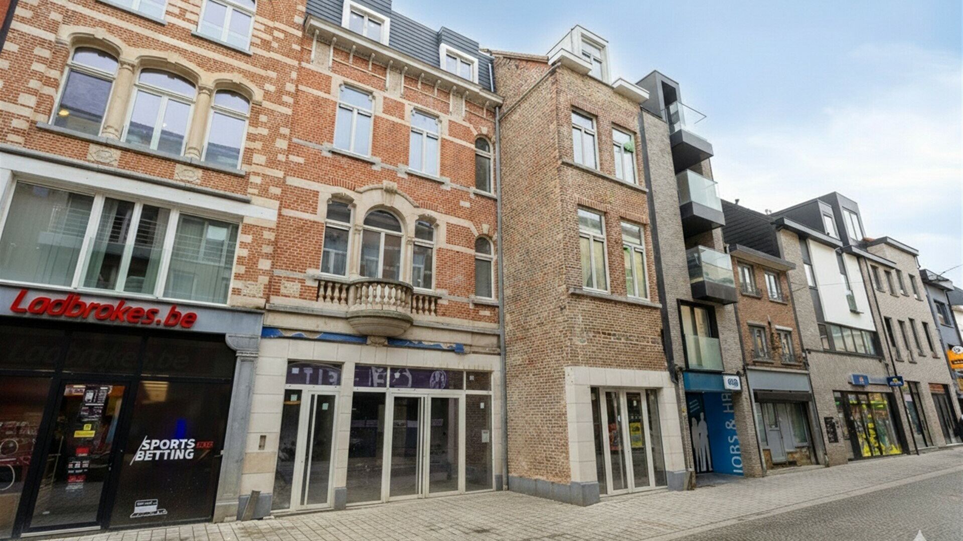 Bureelgebouw te koop in LEUVEN