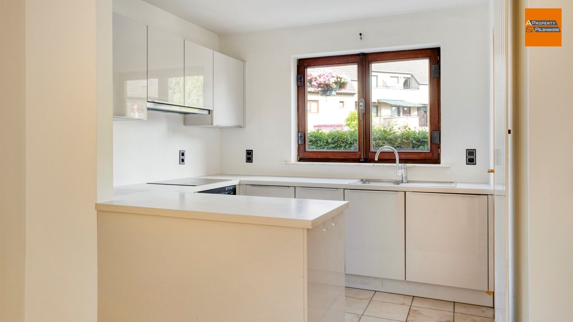 Gelijkvloers te koop in SINT-STEVENS-WOLUWE