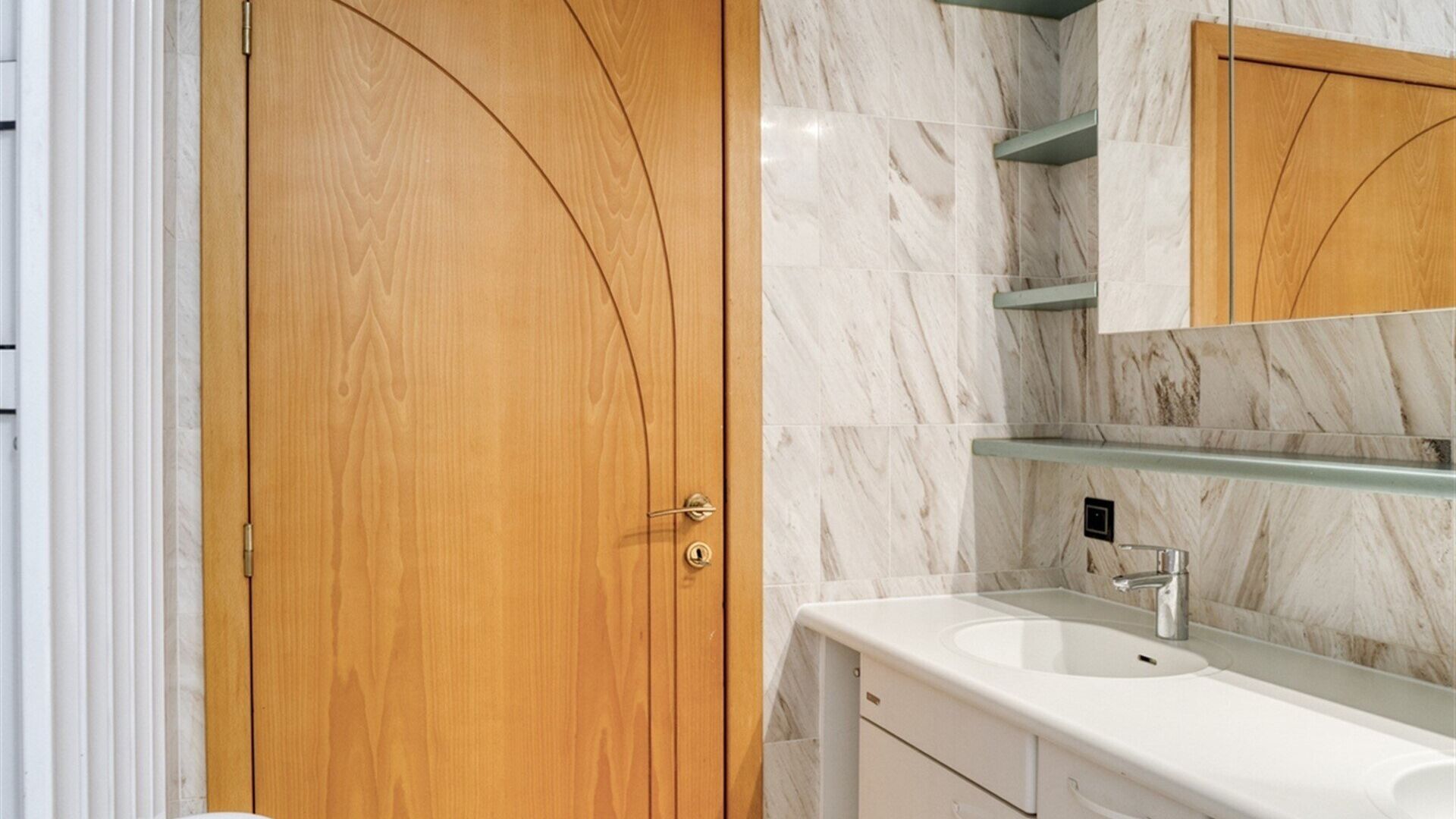 Gelijkvloers te koop in SINT-STEVENS-WOLUWE