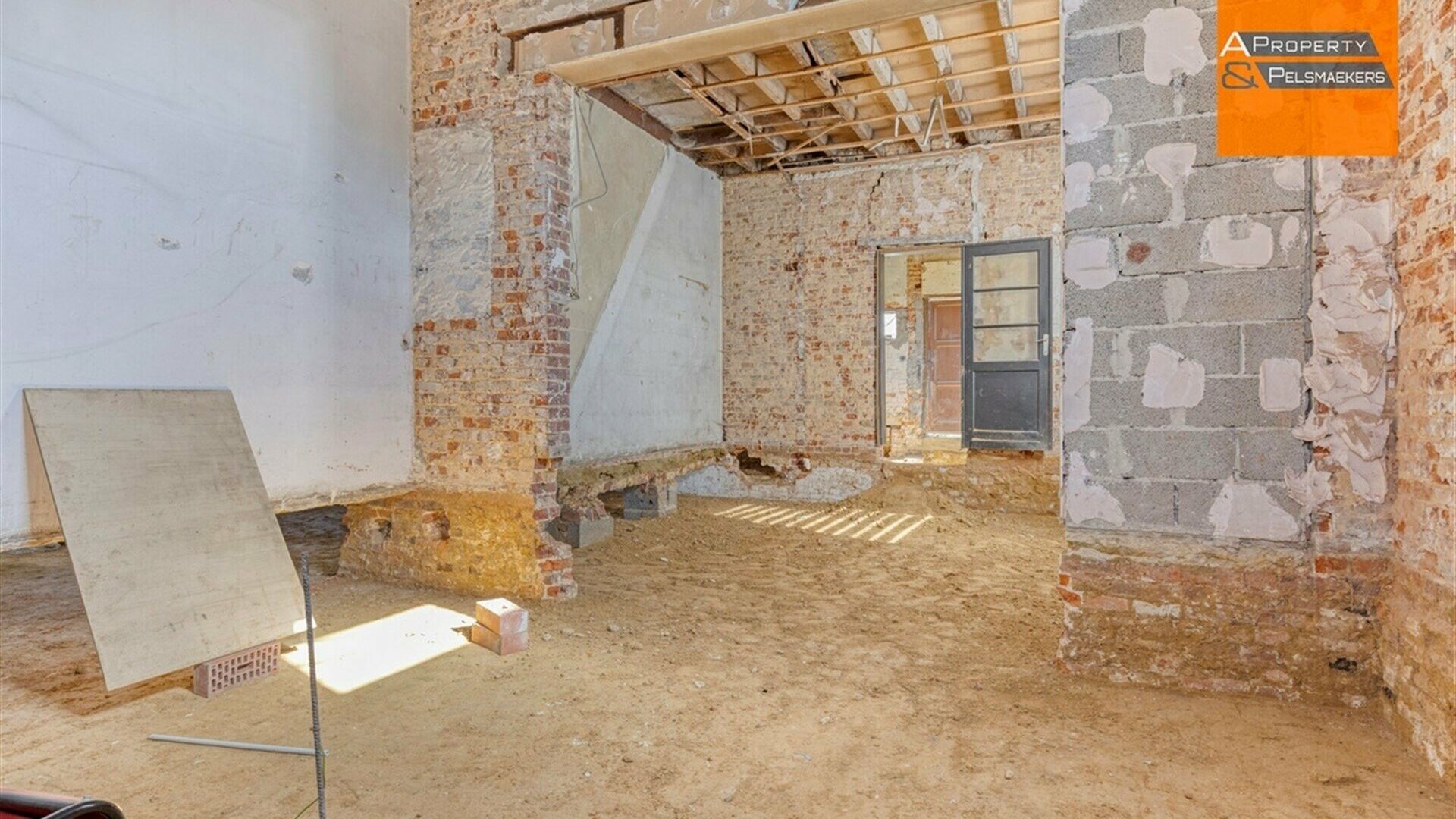 Gemengd gebouw te koop in LUBBEEK