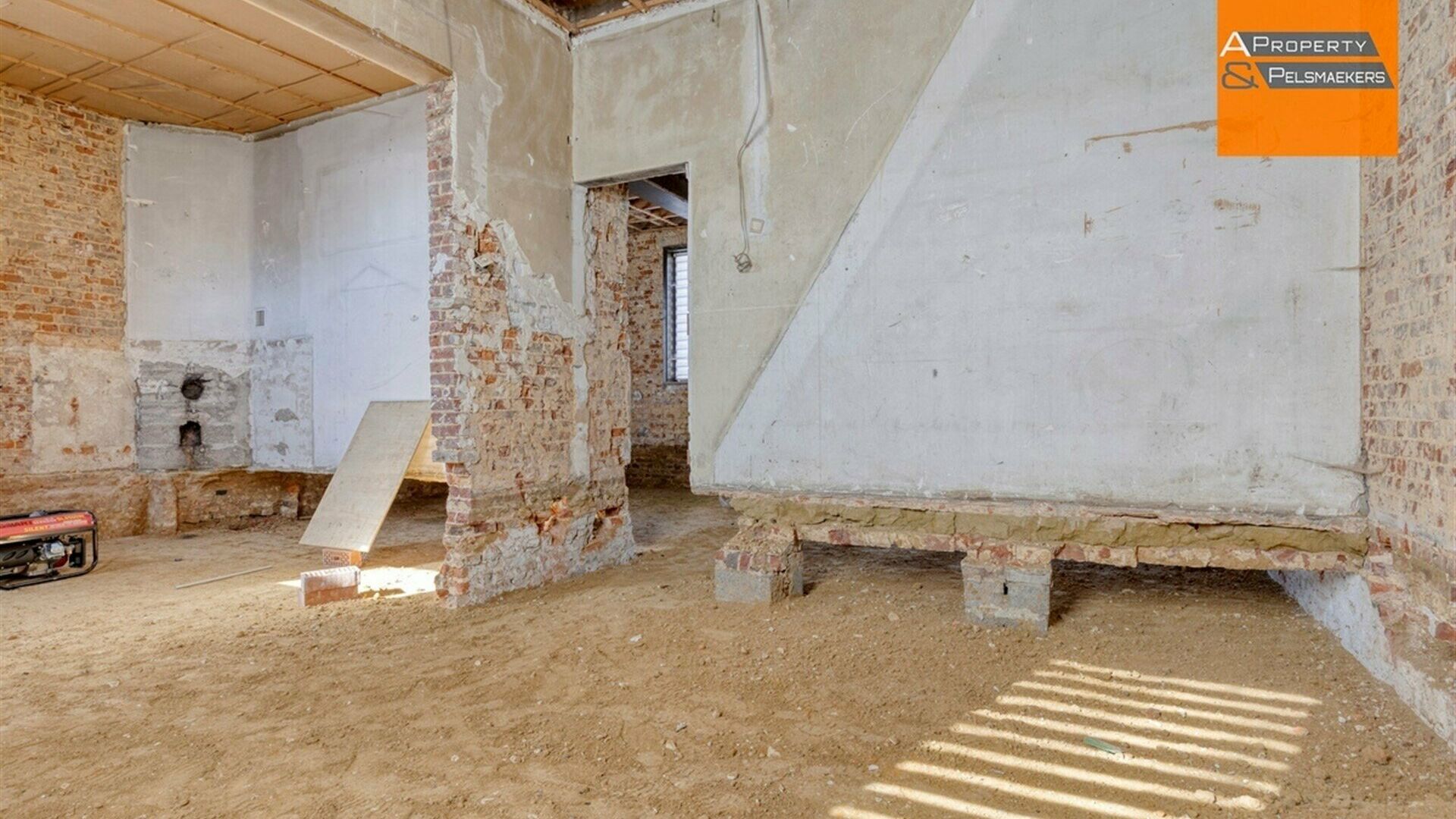Gemengd gebouw te koop in LUBBEEK