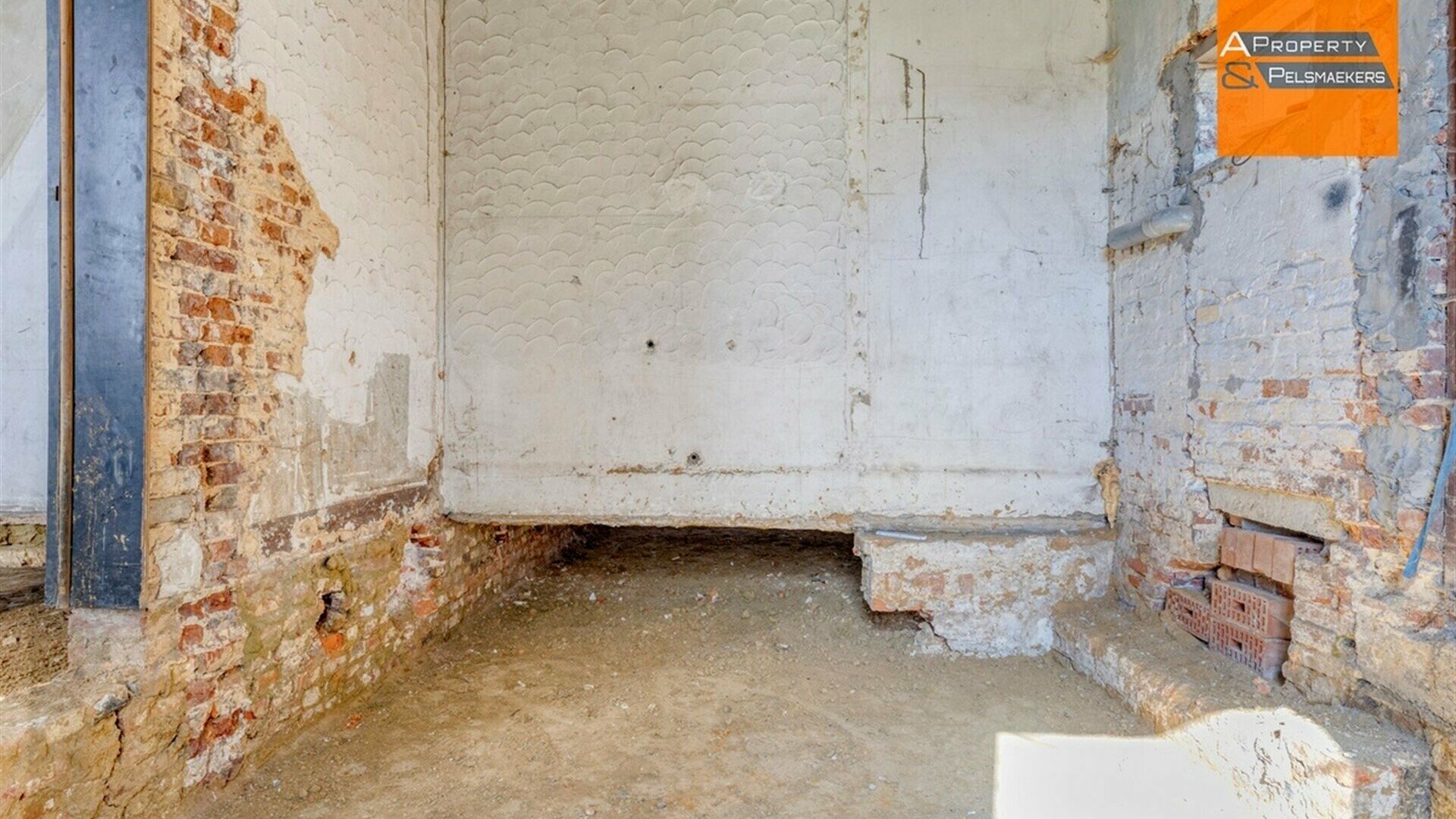 Gemengd gebouw te koop in LUBBEEK
