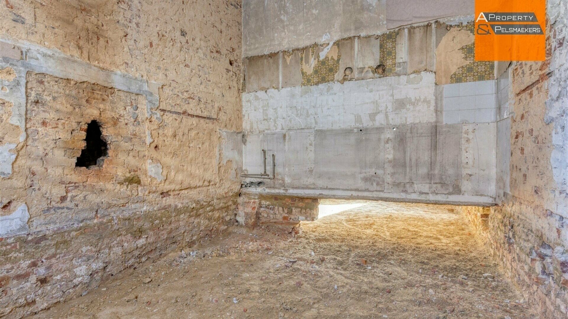 Gemengd gebouw te koop in LUBBEEK