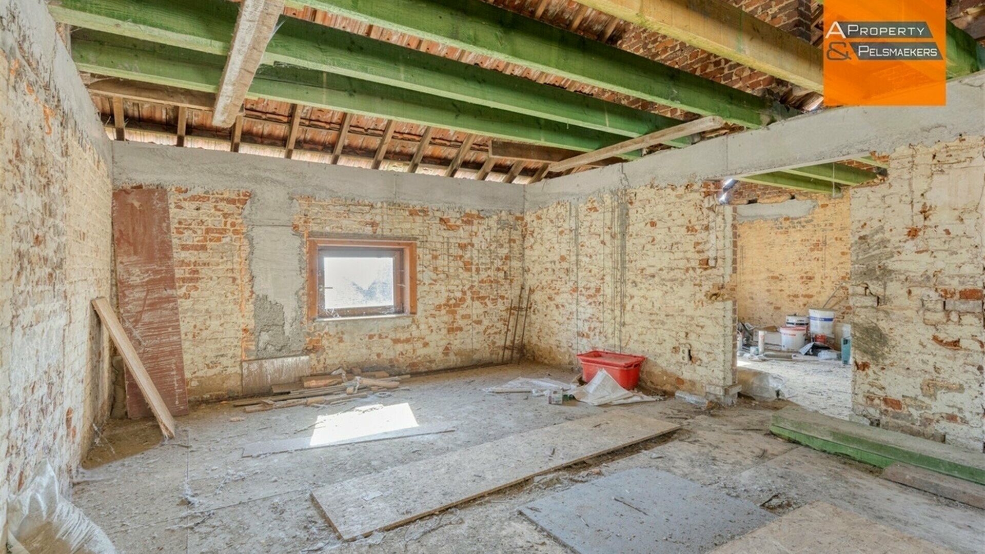 Gemengd gebouw te koop in LUBBEEK