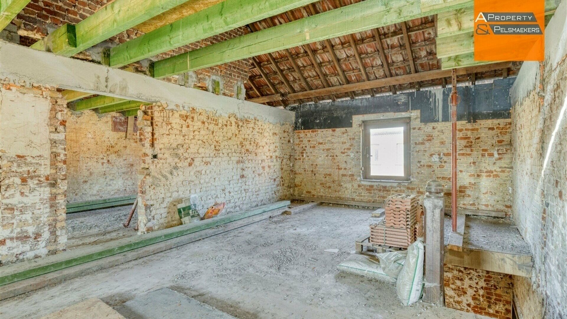 Mixed building for sale in LUBBEEK