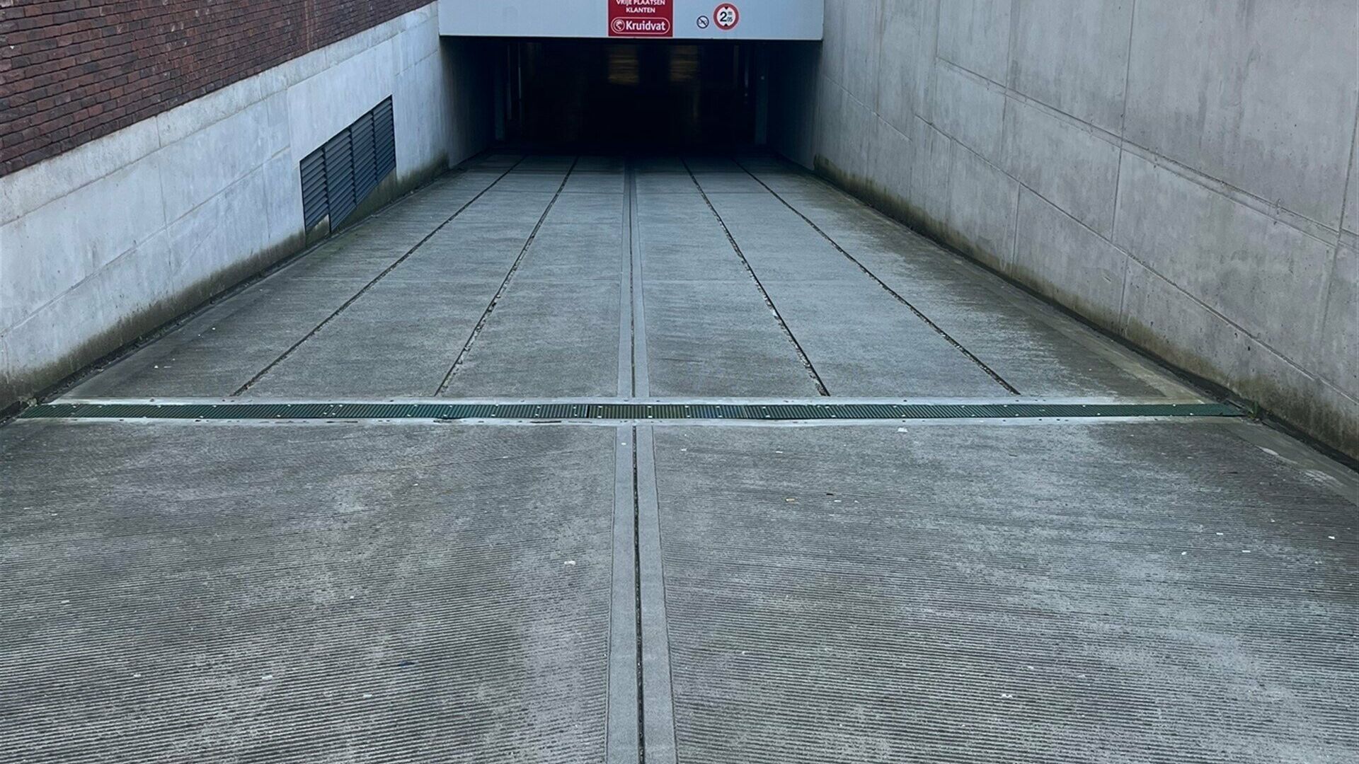 Parking - Binnenstaanplaats te huur in KORTENBERG