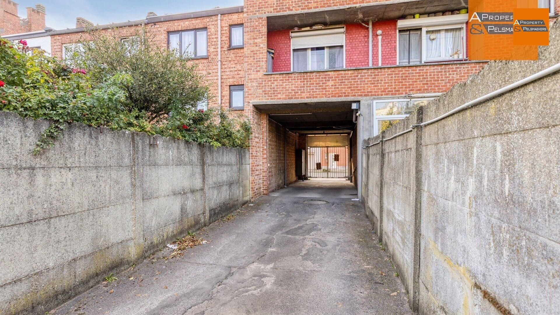 Parking - gesloten garagebox te koop in ANDERLECHT