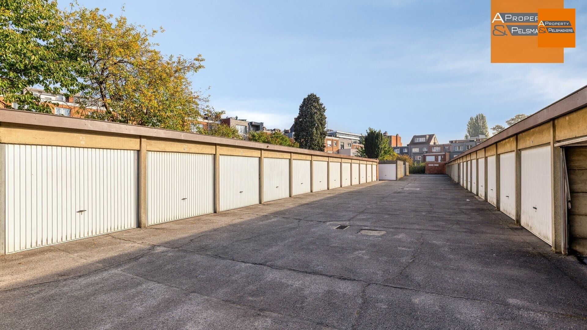 Parking - gesloten garagebox te koop in ANDERLECHT