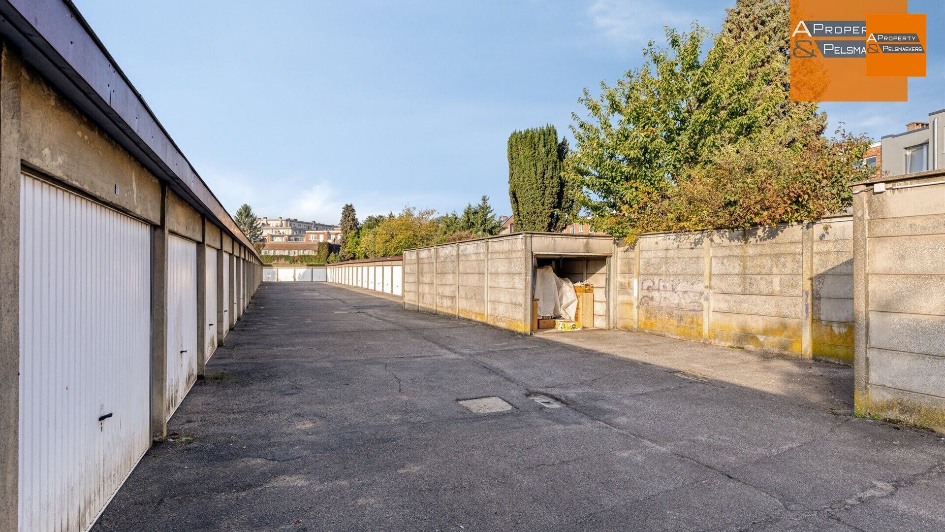 Parking - gesloten garagebox te koop in ANDERLECHT