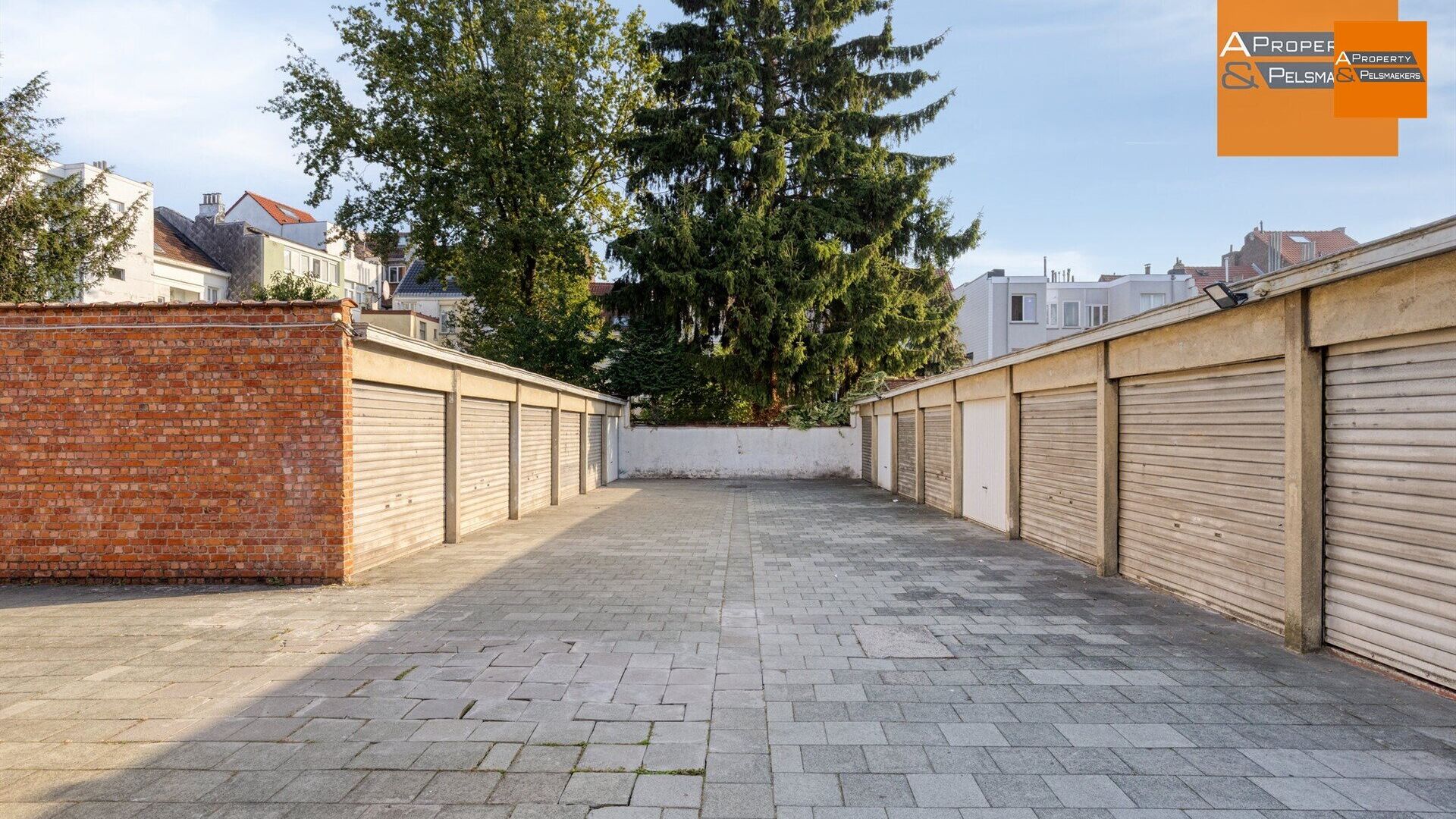 Parking - gesloten garagebox te koop in ANDERLECHT