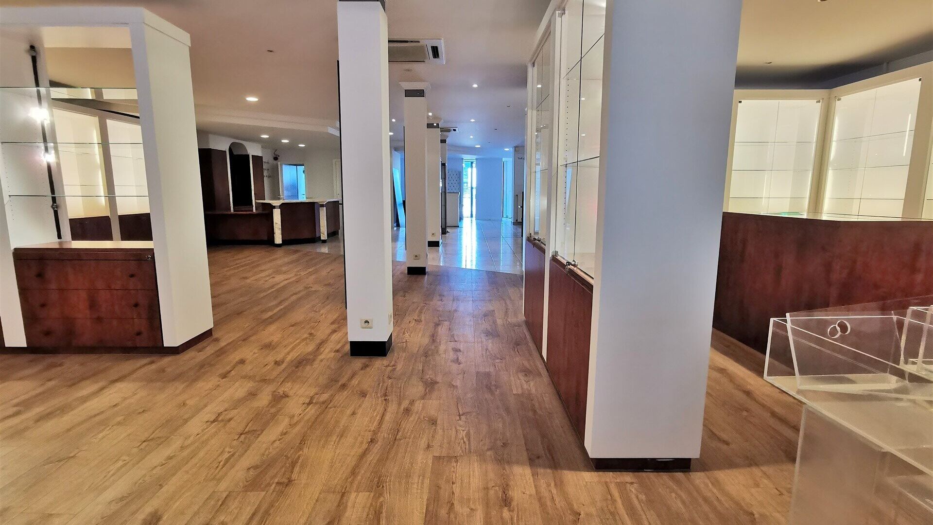 Retail space for rent in HERENT