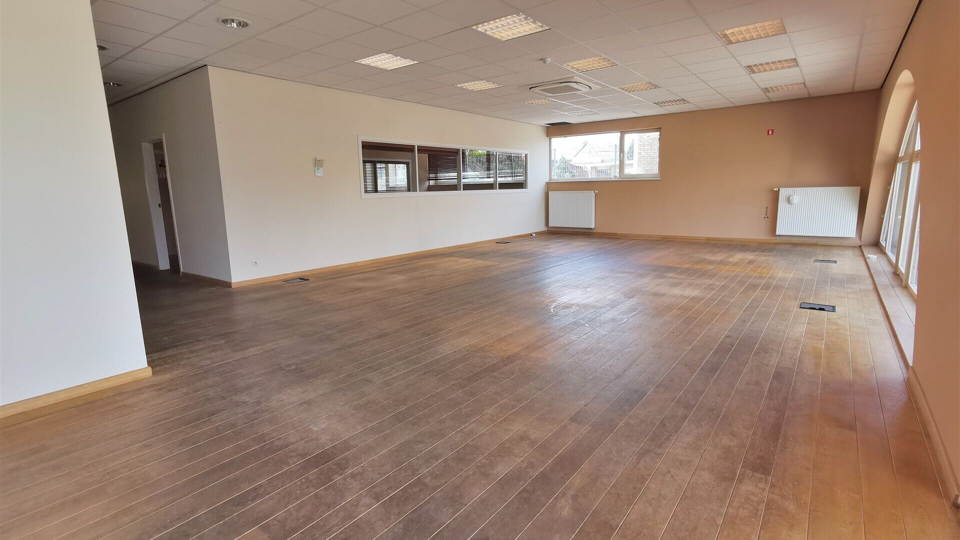 Retail space for rent in HERENT